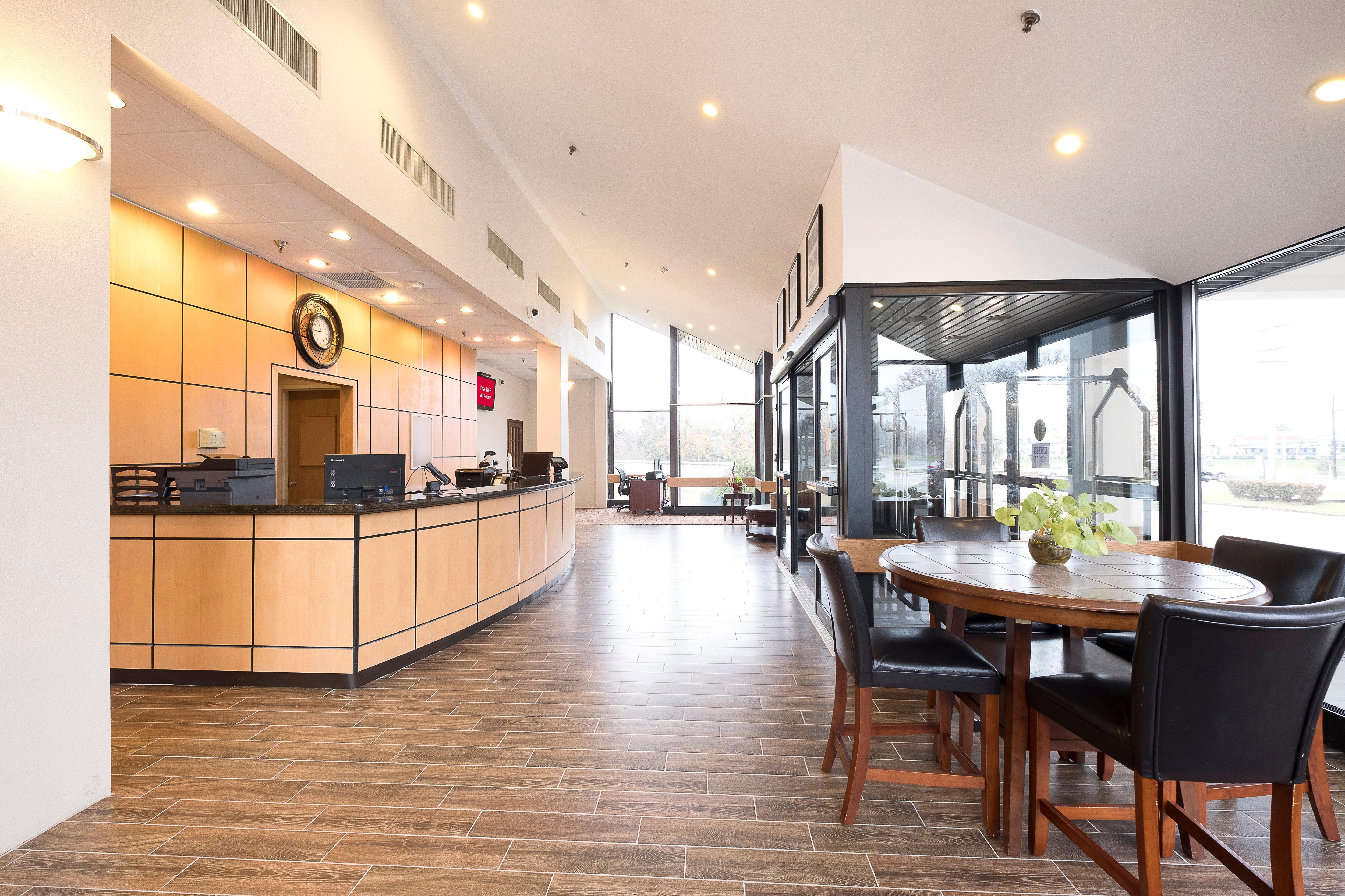 Red Roof Inn & Suites Mt Holly - Mcguire Afb Westampton Εξωτερικό φωτογραφία