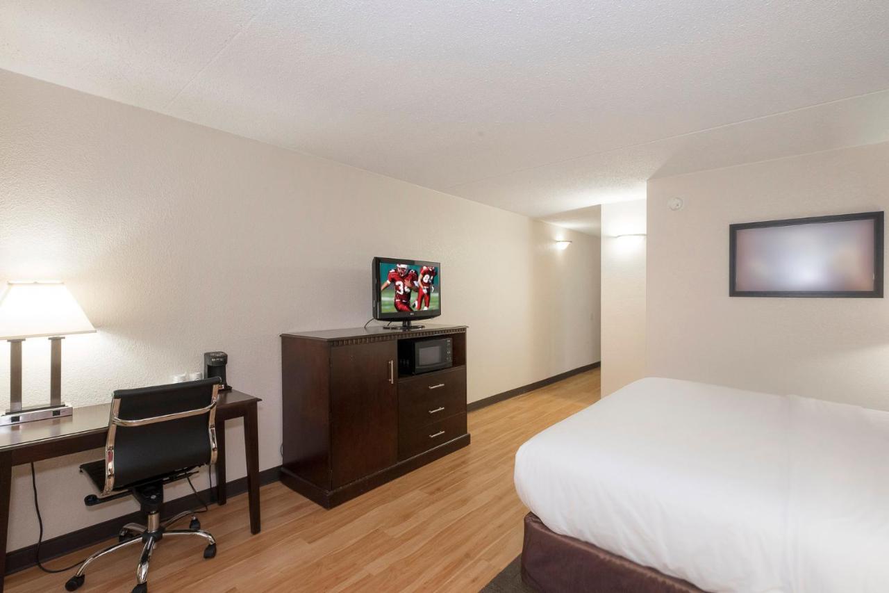 Red Roof Inn & Suites Mt Holly - Mcguire Afb Westampton Εξωτερικό φωτογραφία