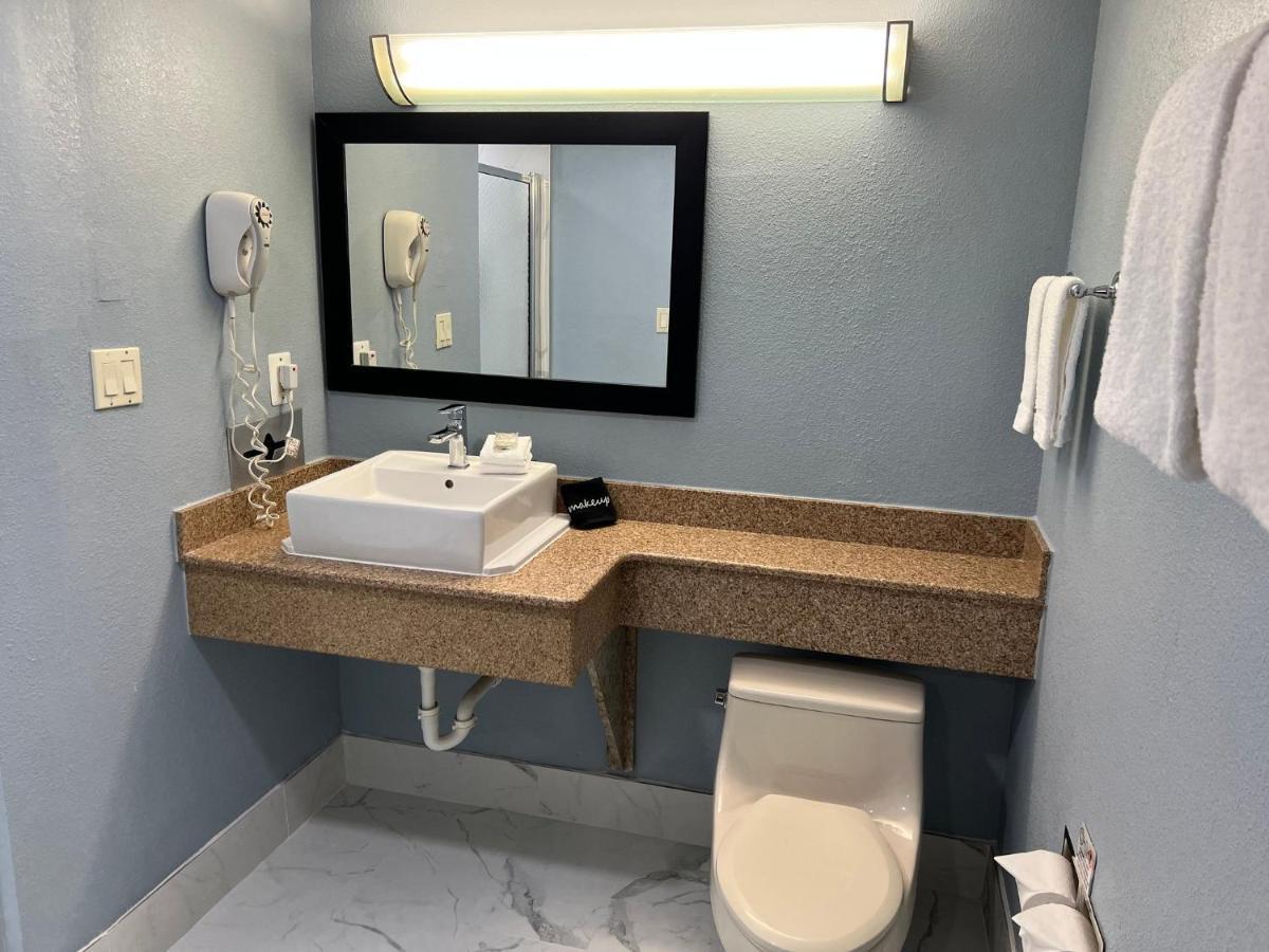 Red Roof Inn & Suites Mt Holly - Mcguire Afb Westampton Εξωτερικό φωτογραφία
