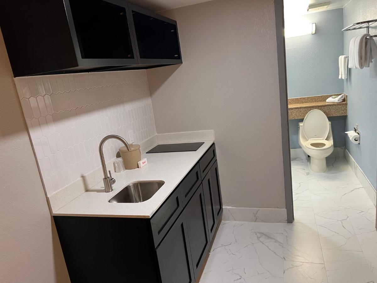 Red Roof Inn & Suites Mt Holly - Mcguire Afb Westampton Εξωτερικό φωτογραφία