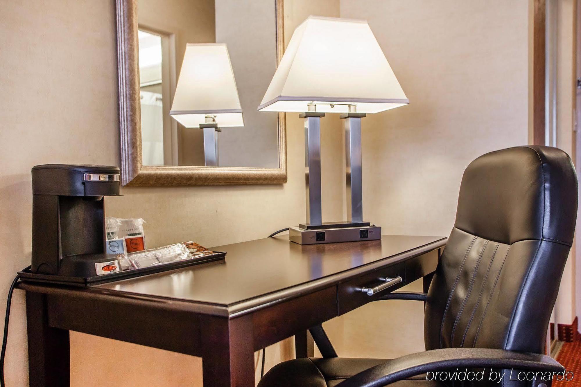Red Roof Inn & Suites Mt Holly - Mcguire Afb Westampton Εξωτερικό φωτογραφία